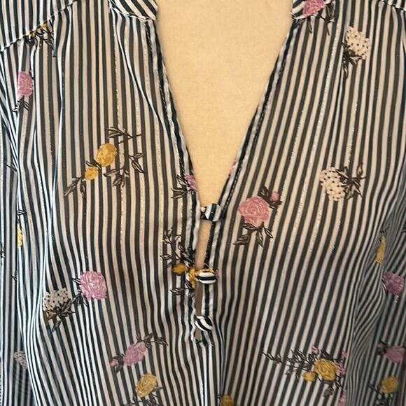 Torrid green white striped floral long sleeve sheer blouse Size 00 - Picture 3 of 10